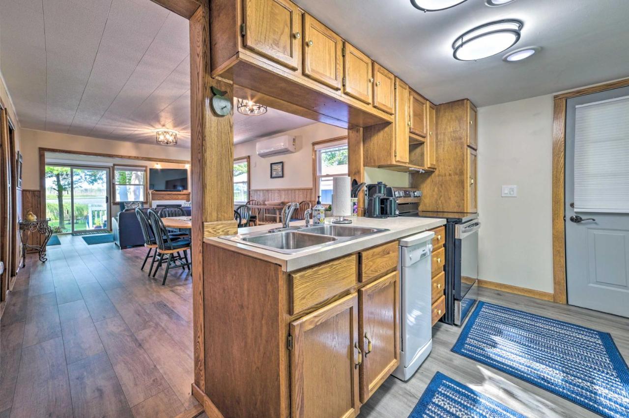 East Tawas Lakefront Getaway With Kayaks And Deck Ngoại thất bức ảnh